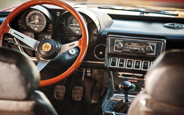 1972-alfa-romeo-montreal-dash