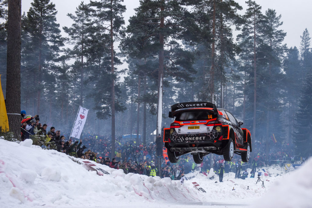 Tanak cala il tris, ma è Neuville ad allungare nel Day 3. Ogier ancora giù dal podio