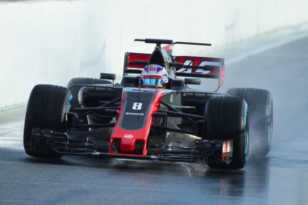 Romain Grosjean sul bagnato a Barcellona