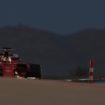 Nelle FP2 del Bahrain un problema tecnico non ferma Sebastian Vettel. Bene le Mercedes sul passo gara
