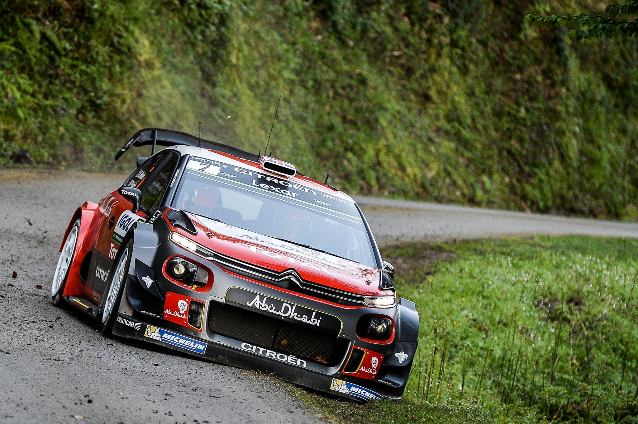 Super Meeke nel Day 1, ma Ogier è poco lontano. Out Tanak e Hanninen