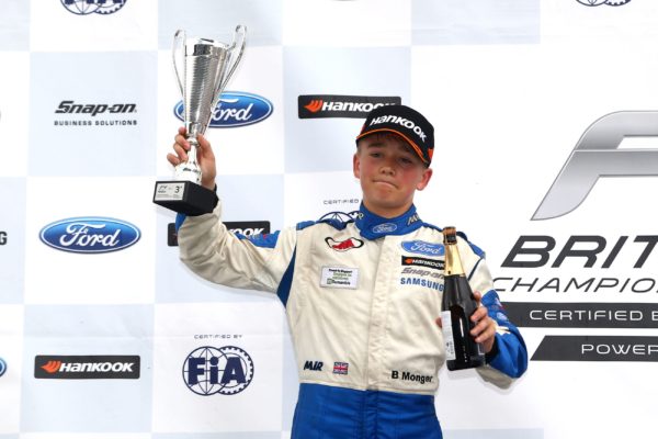 Ha perso le gambe: Billy Monger, pilota F4 UK, è in coma farmacologico