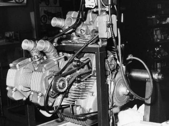 Motore Ducati Bipantah su banco prova, 1982.