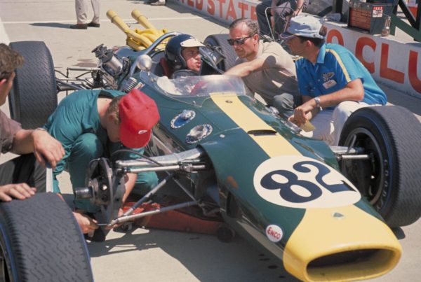 L'impresa impossibile: quando Jim Clark dominò la 500 miglia di Indianapolis