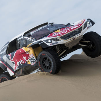Loeb guida la tripletta Peugeot nel Day 4 della Dakar. Guai per Despres ed Al-Attiyah, fuori Sunderland!