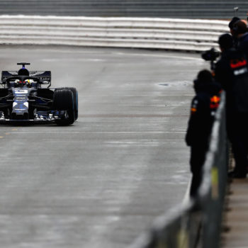 Shakedown con il botto per RedBull: Daniel Ricciardo è andato a muro con la RB14