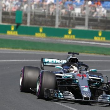 Hamilton vola nelle FP2 di Melbourne. 2° Verstappen, la Ferrari in gara snobberà le SuperSoft?