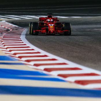 In Bahrain la prima fila è tutta Ferrari! Hamilton scatterà 9°, a muro Verstappen