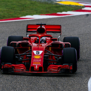 La Ferrari domina le qualifiche in Cina: Vettel e Raikkonen in prima fila! Mercedes a mezzo secondo