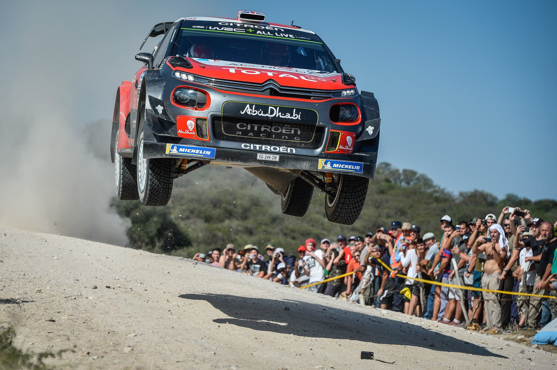 Tanak domina il Day 1 in Argentina, dietro di lui sono in tanti a giocarsi il podio