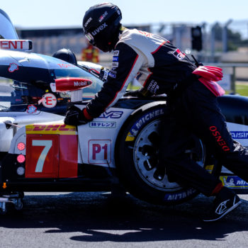 Toyota si prepara per Le Mans simulando problemi tecnici: la TS050 ha girato con sole 3 ruote!