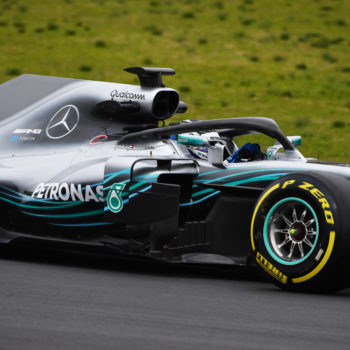 Mercedes vola nelle FP1 del GP di Spagna, Ferrari insegue. A muro Ricciardo, Kubica davanti a Stroll