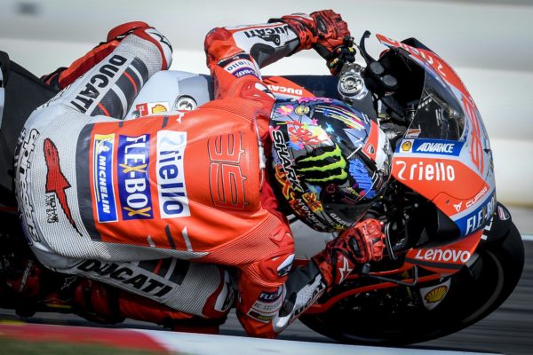 Lorenzo batte MagicMarc, sua la pole a Barcelona