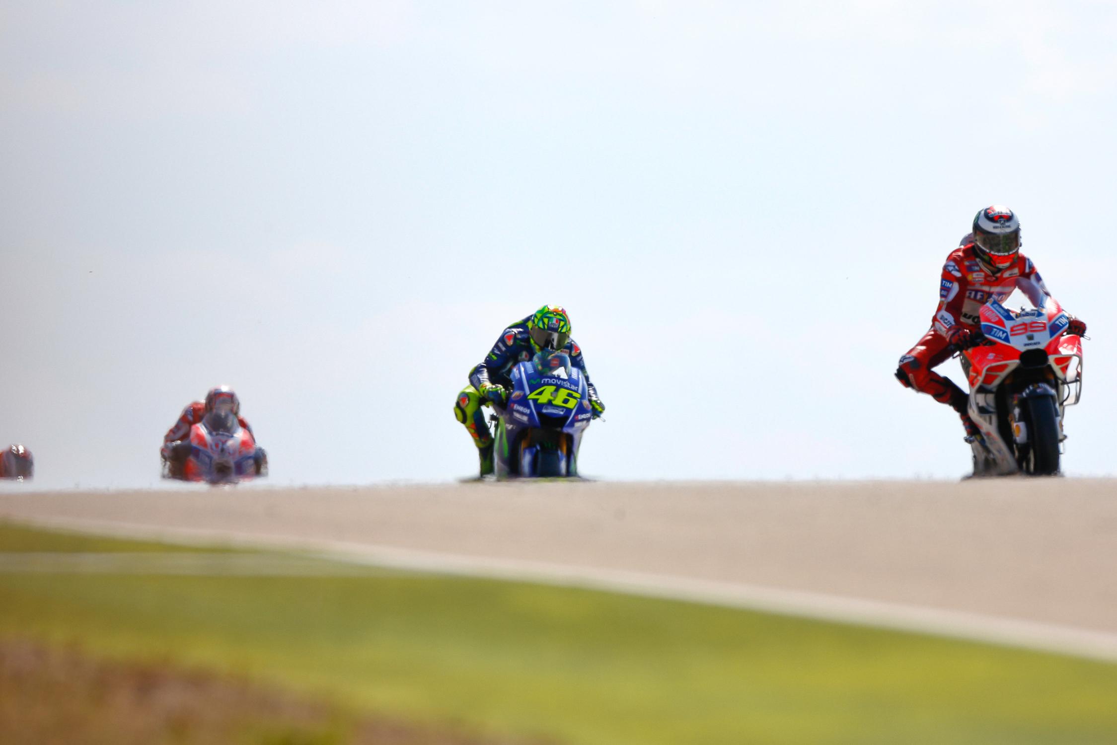 46-valentino-rossi-ita-99-jorge-lorenzo-esp_gp_3078-gallery_full_top_fullscreen