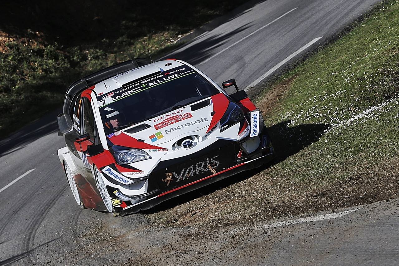 Latvala al comando in Spagna, rimontano Ogier e Neuville. Disastro Tanak: addio sogno Mondiale?