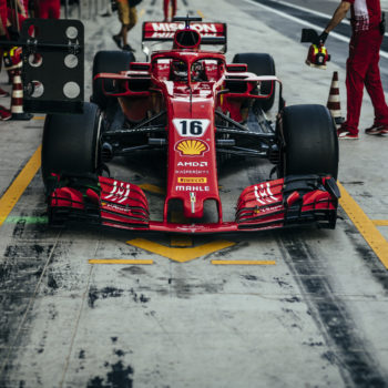 Test Pirelli, Day 2: Leclerc davanti a tutti con la Ferrari, problemi per Giovinazzi