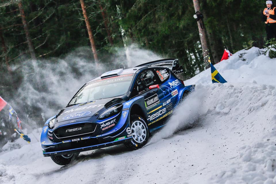 Ogier va a sbattere ed è fuori! Male anche Neuville, mentre Suninen sorprende tutti e va in testa