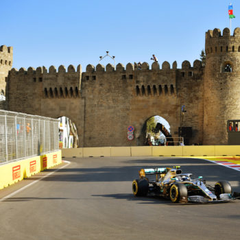 A Baku Bottas scippa la Pole ad Hamilton! 3° Vettel, a muro Leclerc