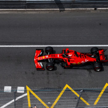 Vettel: “La mattina eravamo soddisfatti dell’auto, il pomeriggio no. Le gomme non lavorano bene”