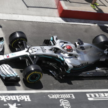 Mercedes scopre un problema idraulico sulla W10 di Hamilton: “Contiamo di essere pronti per il GP”