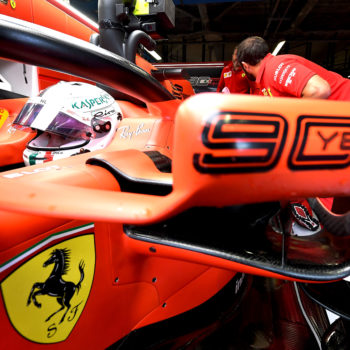 Vettel mastica amaro: “Leclerc avrebbe dovuto superarmi prima. Bel giro, ma senza scia”