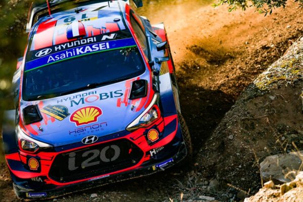 Loeb sorprende tutti: sua la leadership in Spagna! Ogier tradito dal servosterzo