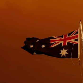 La F1 si mobilita per aiutare l’Australia in fiamme: all’asta tute, caschi ed incontri con i piloti