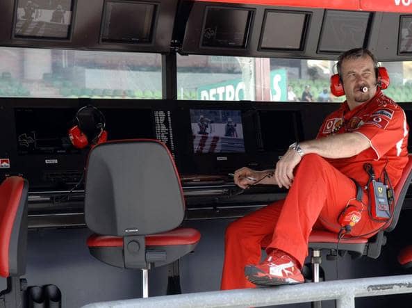 Nigel Stepney al muretto Ferrari