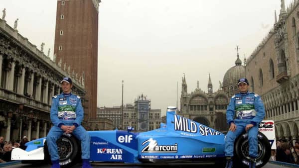 f1-fansite-com-2001-hd-wallpaper-f1-car-launches_02