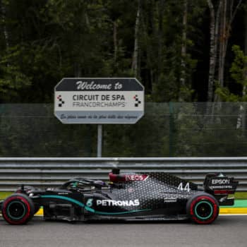Lewis Hamilton vola a Spa: pole e record! Bene Ricciardo, fuori nel Q2 le Ferrari
