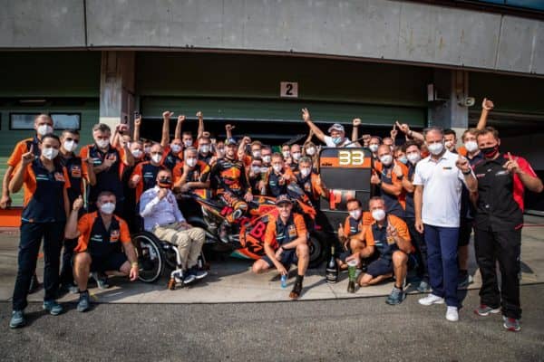 ktm-team-photo-2-gallery_full_top_fullscreen