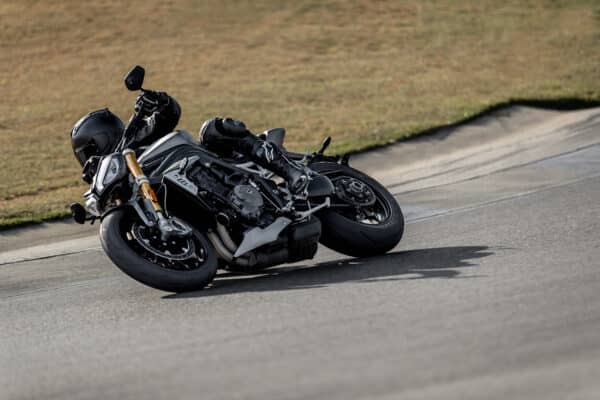 speed-triple-1200-rs-hero-riding-11