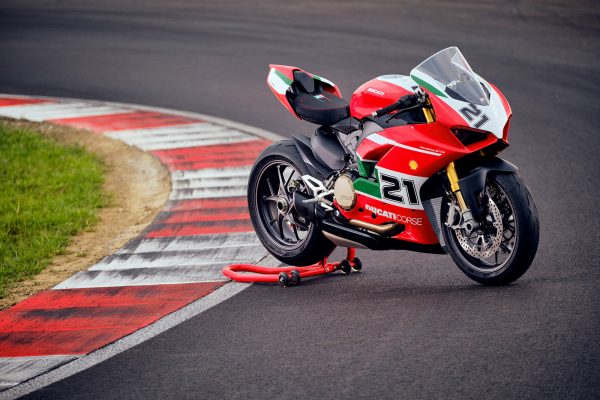 panigalev2_bayliss_1stchampionship20thanniversary-_33__uc308331_mid