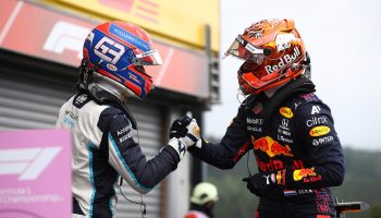 Verstappen conquista la pole a Spa, ma che Russell: è 2° con la Williams! Male le Ferrari