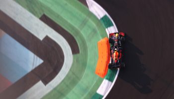 Nelle FP3 di Jeddah Verstappen vola con le Soft, Hamilton insegue ma… sulle Hard