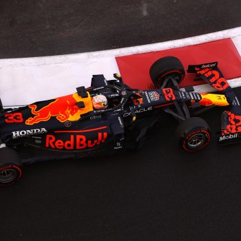 Le FP1 di Abu Dhabi vanno a Max Verstappen. 3° Hamilton, alle spalle di Bottas