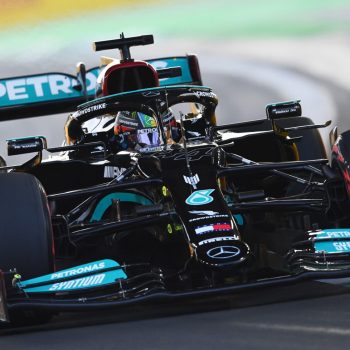 Hamilton davanti a tutti nelle FP1 di Jeddah, Verstappen insegue a 56 millesimi
