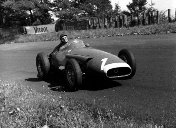 Juan Manuel Fangio al volante della Maserati 250 F in azione sul circuito del Nurburgring, domenica 4 agosto 1957. Con questa vittoria Juan Manuel Fangio si aggiudicò il Mondiale Piloti.