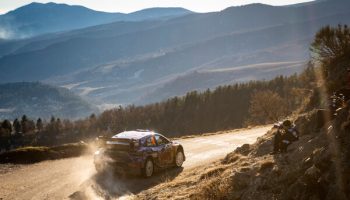 Pazzo Rallye Montecarlo: Ogier buca, Loeb al comando ad una PS dal termine