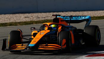 F1, test Barcellona: nel Day 1 Norris porta la McLaren davanti a Leclerc e Sainz