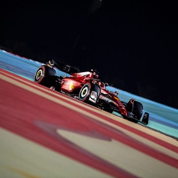 Leclerc beffa Verstappen nelle qualifiche del Bahrain: è pole del #16! 3° Sainz