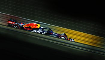 Nel Day 3 dei test del Bahrain Verstappen è 1° e in Red Bull si ride. 2° Leclerc davanti ad Alonso