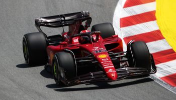 Leclerc davanti a Sainz nelle FP1 del GP di Spagna. 3° Verstappen, inseguito da Russell