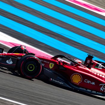 Leclerc agguanta la pole del GP di Francia – anche – grazie a Sainz. 2° Verstappen