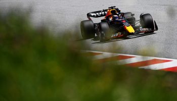 F1, PL1 GP d’Austria: Verstappen-Leclerc in testa. Male le McLaren