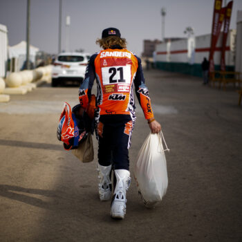 Sanders penalizzato per eccesso di velocità: la Stage 1 della Dakar 2023 la vince Brabec