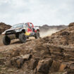 Al-Attiyah e Klein conquistano la Stage 2 della Dakar 2023. Loeb fora tre volte e sprofonda