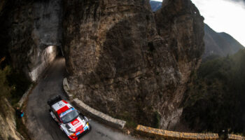 Nonostante i problemi all’ibrido, Ogier domina il venerdì del Rallye Montecarlo