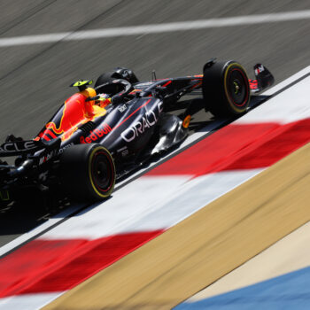 F1, Day 3 test Bahrain: Perez chiude in testa davanti a Hamilton. Sorpresa Aston Martin