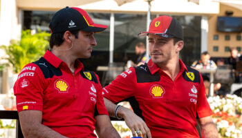 Leclerc ottimista, Sainz confuso: le due facce della Scuderia Ferrari dopo il venerdì del Bahrain